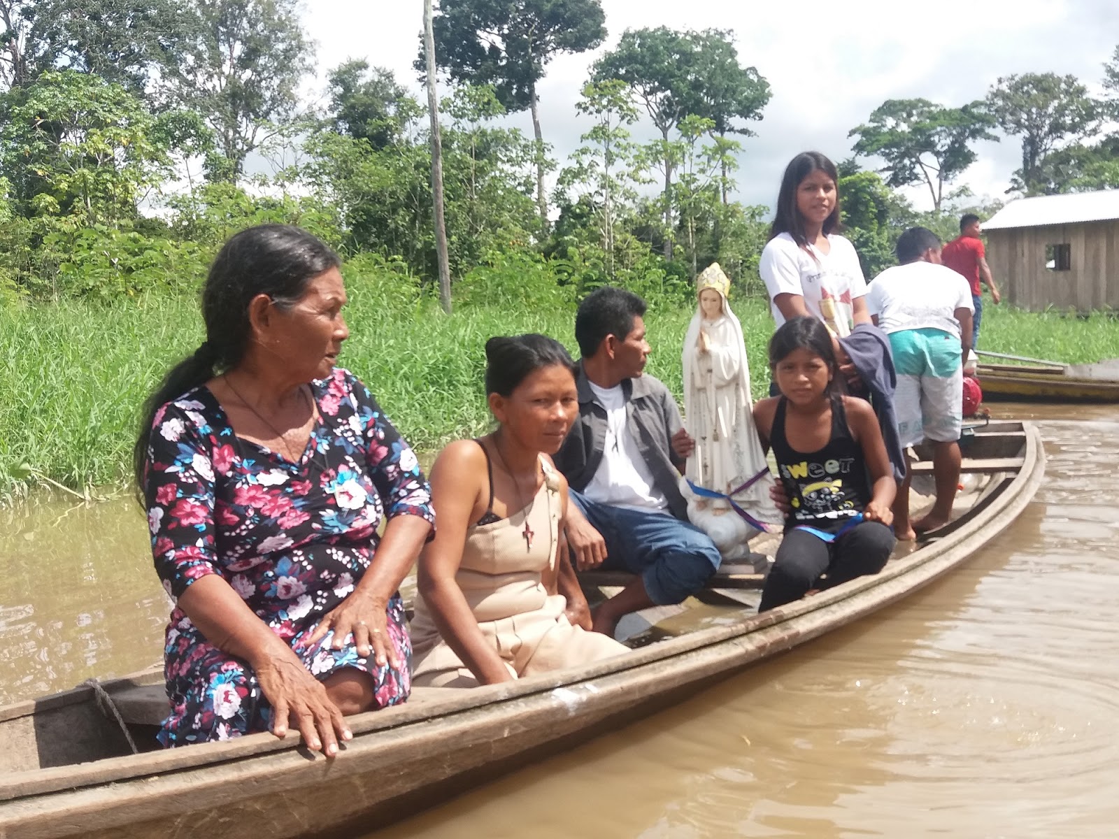 Igreja sobre o rio: BANANAL, Encontro Vocacional indígena, procissão fluvial