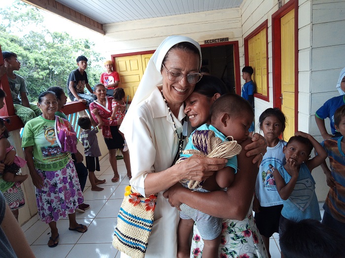 Ticuna, Freis e MZF: abraços de Deus!